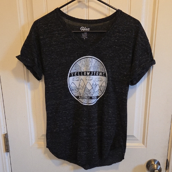 Yellowstone National Park Graphic Heather Gray T-Shirt - Picture 3 of 6